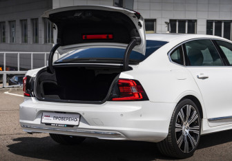 Подержанный автомобиль Volvo S90 2021 года (26 фото)