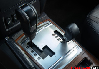 Подержанный автомобиль Mitsubishi Pajero 2007 года (12 фото)