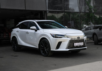 Подержанный автомобиль Lexus RX 2023 года (3 фото)