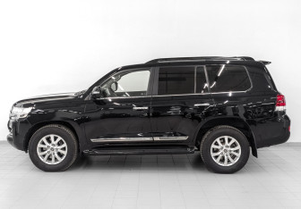 Подержанный автомобиль Toyota Land Cruiser Suv 2016 года (8 фото)