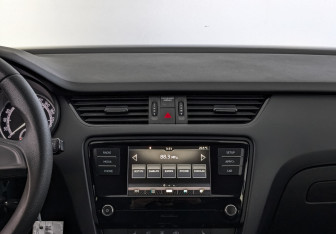 Подержанный автомобиль Skoda Octavia Liftback 2020 года (17 фото)