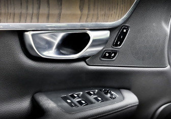 Подержанный автомобиль Volvo S90 2021 года (25 фото)
