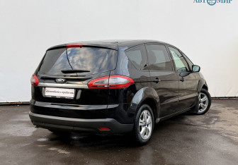 Подержанный автомобиль Ford S-MAX 2011 года (5 фото)