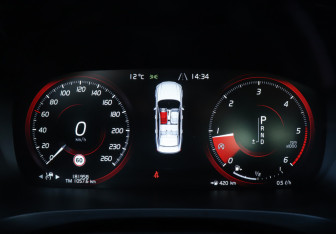 Подержанный автомобиль Volvo S90 2017 года (11 фото)