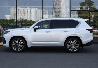 Подержанный автомобиль Lexus LX 2022 года (8 фото)