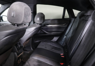 Подержанный автомобиль BMW X6 2018 года (14 фото)