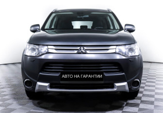 Подержанный автомобиль Mitsubishi Outlander 2014 года (2 фото)