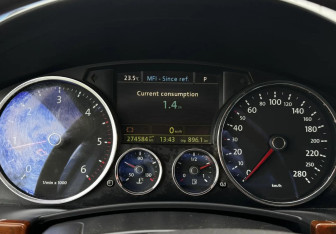 Подержанный автомобиль Volkswagen Touareg 2008 года (12 фото)