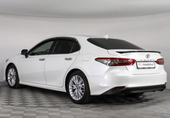 Подержанный автомобиль Toyota Camry Sedan 2019 года (7 фото)