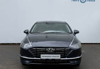 Подержанный автомобиль Hyundai Sonata 2020 года (2 фото)
