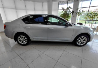 Подержанный автомобиль Skoda Octavia Liftback 2018 года (4 фото)
