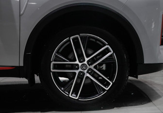 Подержанный автомобиль Changan UNI-S 2024 года (28 фото)