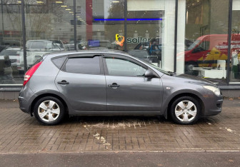 Подержанный автомобиль Hyundai i30 Hatchback 2009 года (4 фото)