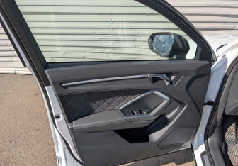 Подержанный автомобиль Audi Q3 2025 года (19 фото)