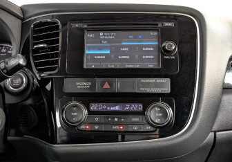 Подержанный автомобиль Mitsubishi Outlander 2016 года (17 фото)