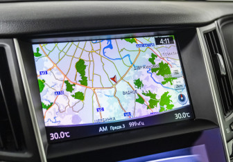 Подержанный автомобиль Infiniti Q50 2017 года (14 фото)