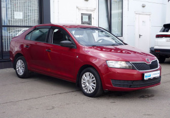 Подержанный автомобиль Skoda Rapid Liftback 2014 года (3 фото)