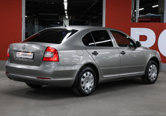 Подержанный автомобиль Skoda Octavia Liftback 2011 года (5 фото)