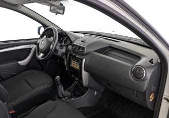 Подержанный автомобиль Nissan Terrano 2021 года (13 фото)