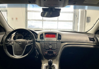 Подержанный автомобиль Opel Insignia Liftback 2013 года (10 фото)