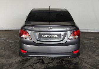 Подержанный автомобиль Hyundai Solaris Sedan 2012 года (6 фото)