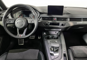 Подержанный автомобиль Audi A4 Sedan 2019 года (12 фото)