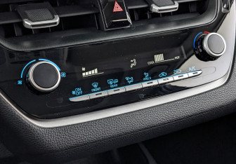 Подержанный автомобиль Toyota Corolla Sedan 2022 года (20 фото)