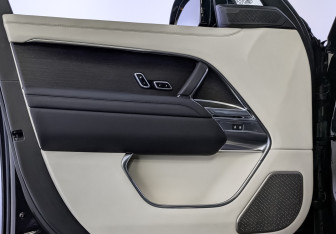 Подержанный автомобиль Land Rover Range Rover 2024 года (19 фото)
