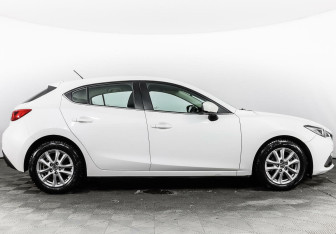 Подержанный автомобиль Mazda 3 Hatchback 2015 года (4 фото)