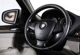 Подержанный автомобиль BMW X5 2009 года (13 фото)