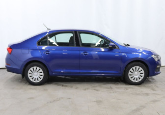 Подержанный автомобиль Skoda Rapid Liftback 2021 года (7 фото)