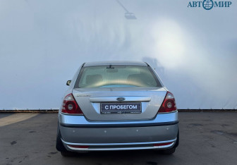 Подержанный автомобиль Ford Mondeo Sedan 2005 года (7 фото)