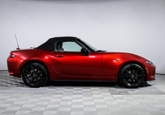 Подержанный автомобиль Mazda MX-5 2017 года (4 фото)