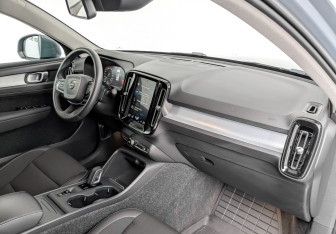 Подержанный автомобиль Volvo XC40 2020 года (11 фото)