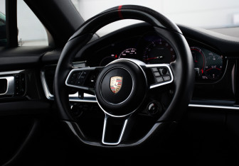 Подержанный автомобиль Porsche Panamera Wagon 2017 года (15 фото)