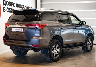 Подержанный автомобиль Toyota Fortuner 2021 года (4 фото)