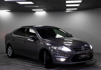 Подержанный автомобиль Ford Mondeo Liftback 2013 года (26 фото)