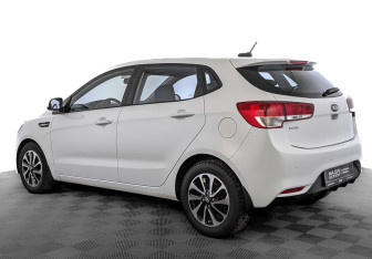 Подержанный автомобиль Kia Rio Hatchback 2017 года (7 фото)