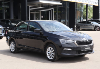 Подержанный автомобиль Skoda Rapid Liftback 2021 года (3 фото)
