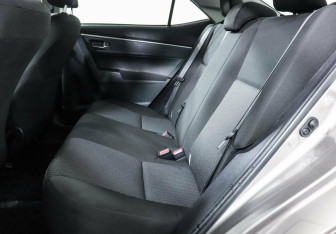 Подержанный автомобиль Toyota Corolla Sedan 2013 года (9 фото)