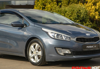 Подержанный автомобиль Kia Ceed Hatchback 2013 года (14 фото)