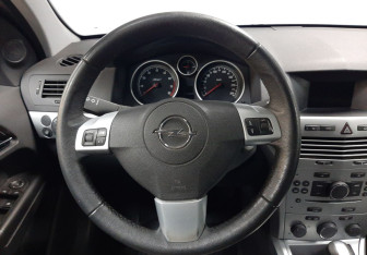 Подержанный автомобиль Opel Astra Wagon 2014 года (12 фото)