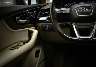 Подержанный автомобиль Audi Q7 2016 года (16 фото)