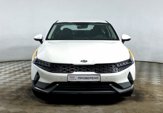 Подержанный автомобиль Kia K5 2021 года (2 фото)