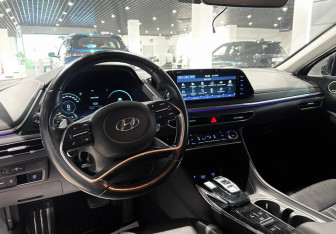 Подержанный автомобиль Hyundai Sonata 2020 года (8 фото)
