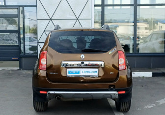 Подержанный автомобиль Renault Duster 2012 года (6 фото)
