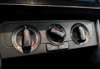 Подержанный автомобиль Volkswagen Polo Sedan 2012 года (24 фото)