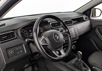 Подержанный автомобиль Renault Duster 2021 года (15 фото)