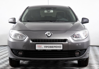 Подержанный автомобиль Renault Fluence 2012 года (2 фото)