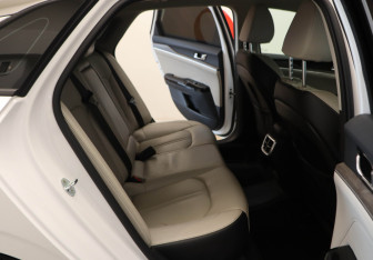 Подержанный автомобиль Kia K5 2022 года (12 фото)